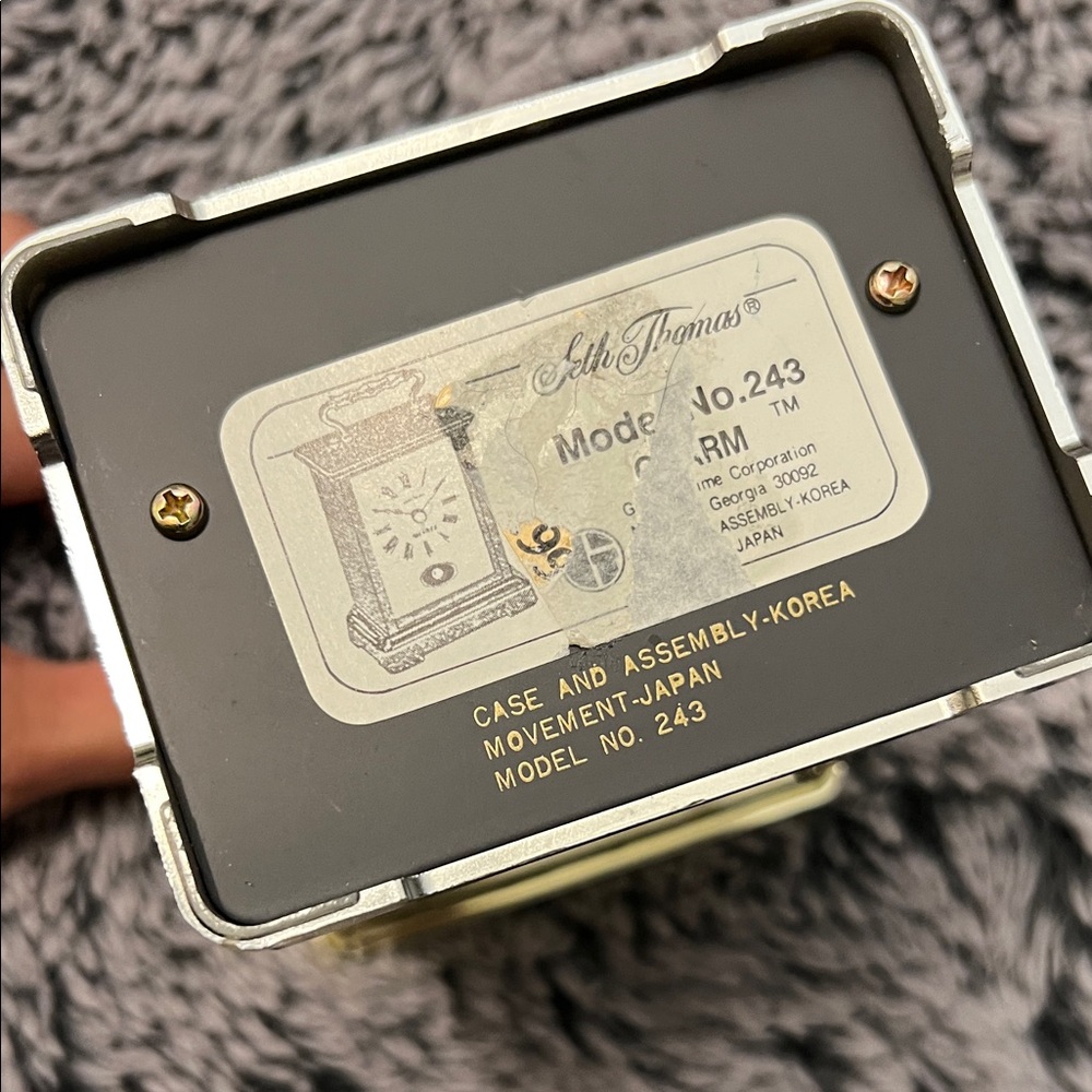 Elegant Gold Table Clock - Picture 4 of 8